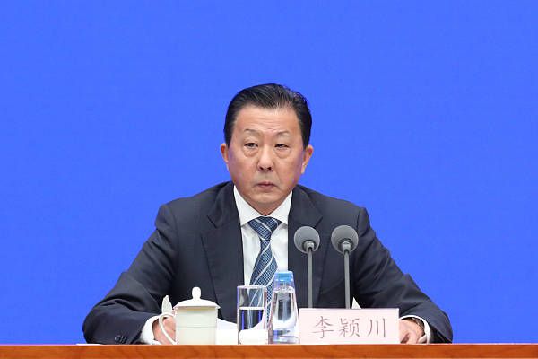 年轻男子狩猎有夫之妇